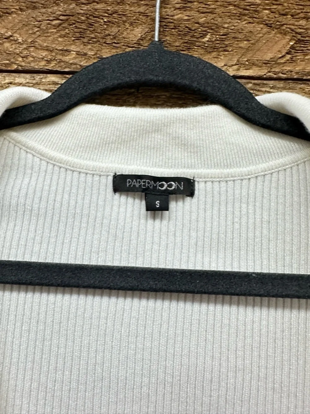 Papermoon Cream Ribbed Button-Front Crop Top - Picture 4 of 7